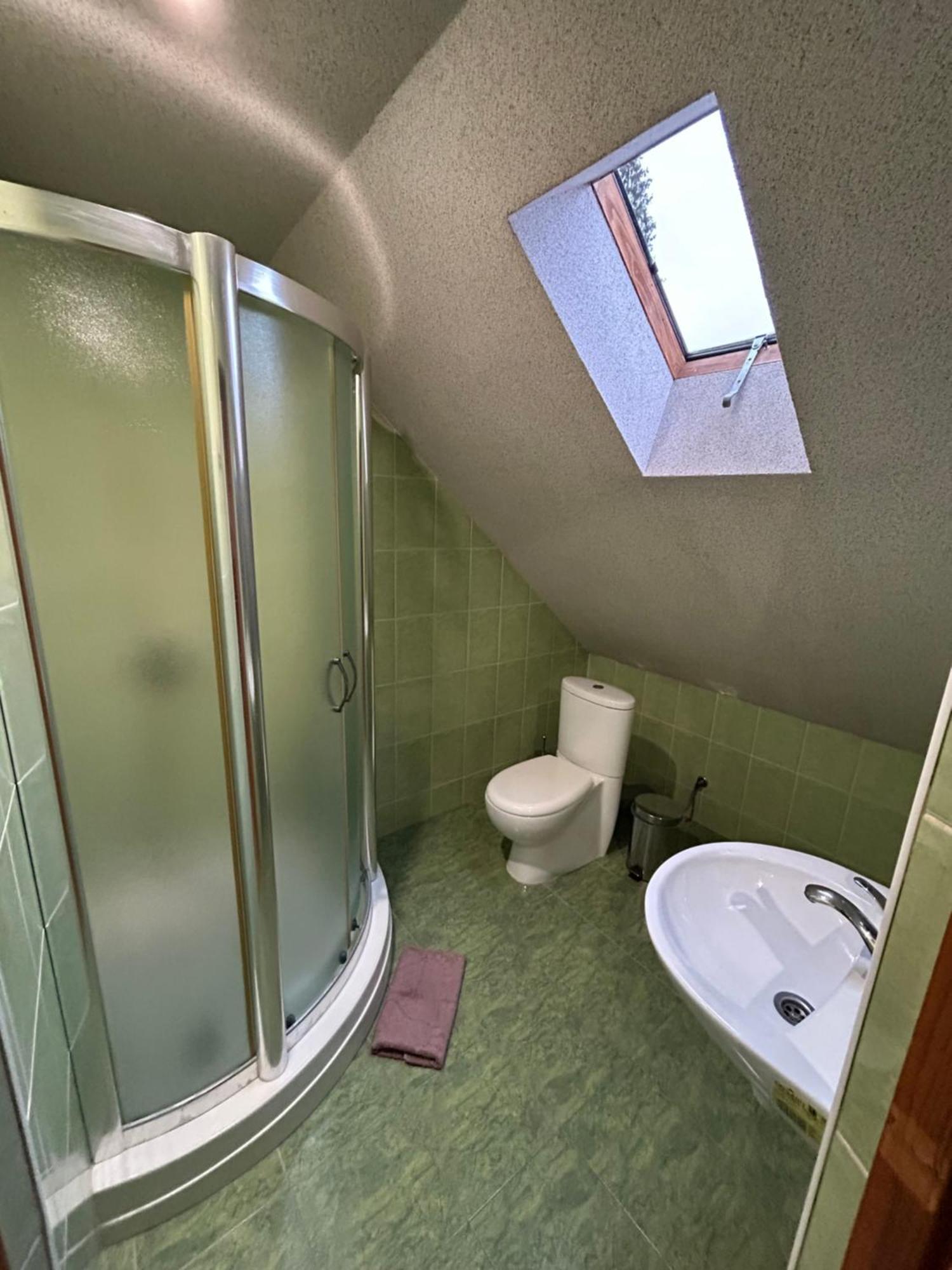 Любе Hotel Yablunytsya Ngoại thất bức ảnh