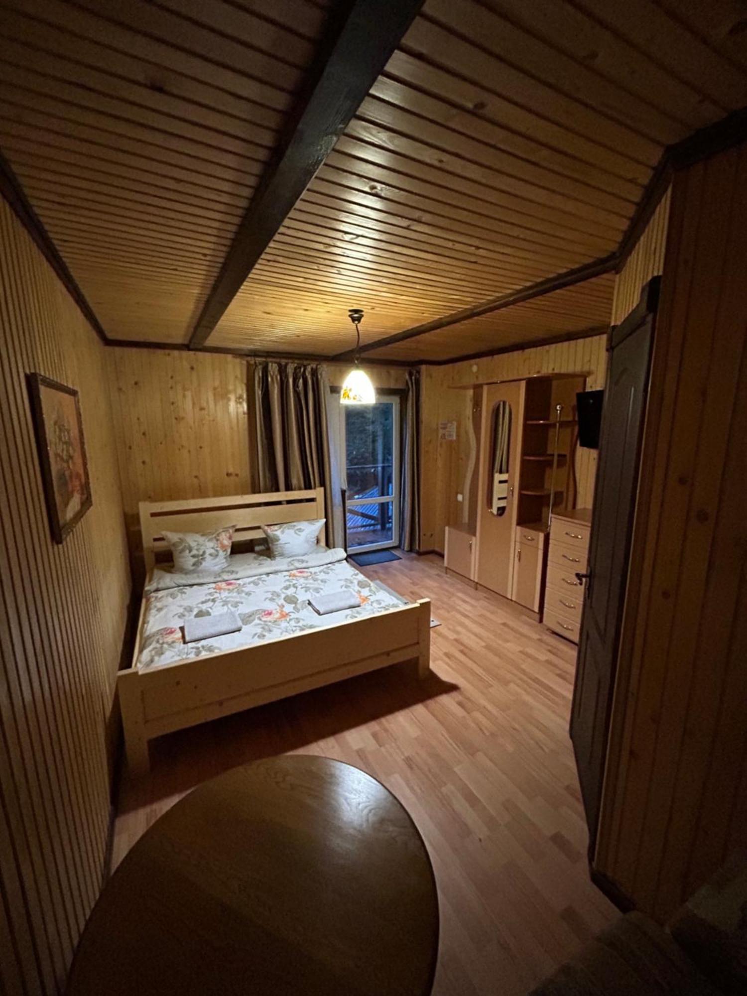 Любе Hotel Yablunytsya Ngoại thất bức ảnh