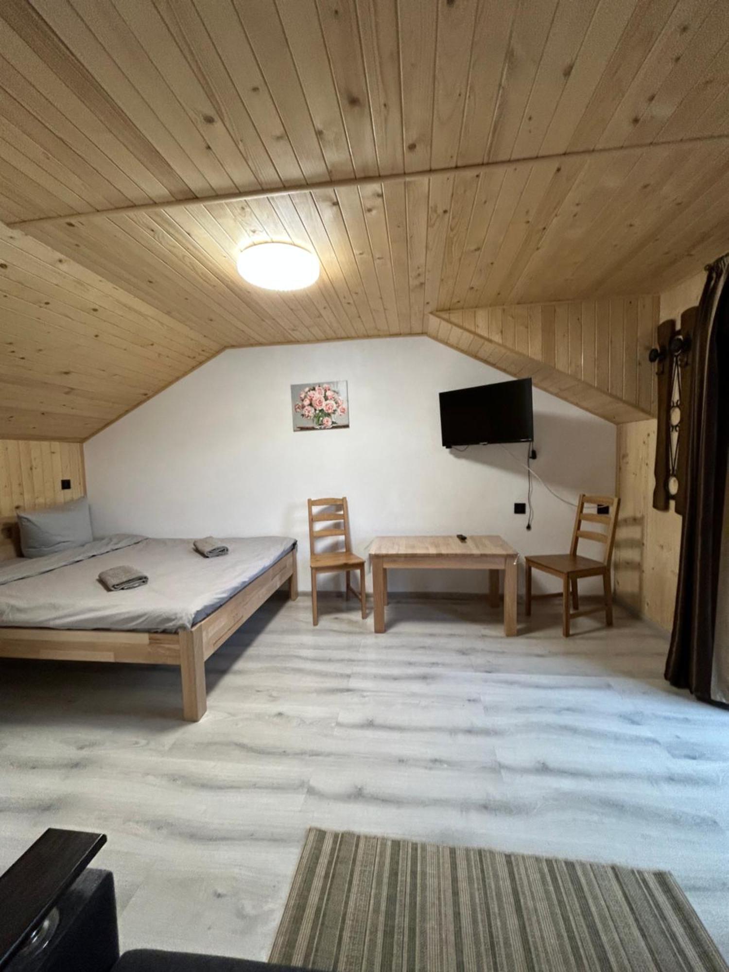 Любе Hotel Yablunytsya Ngoại thất bức ảnh