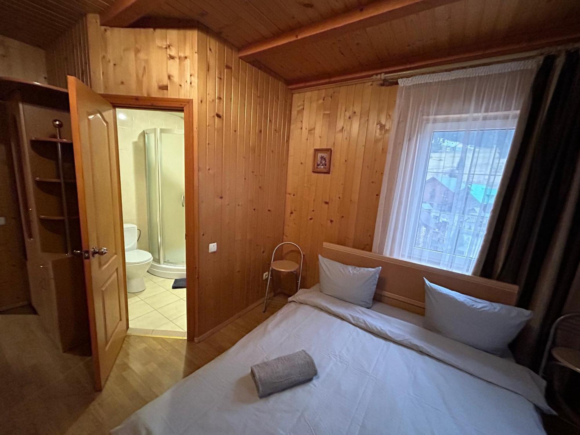 Любе Hotel Yablunytsya Ngoại thất bức ảnh